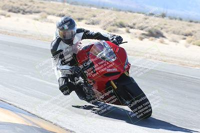 media/Dec-01-2025-Moto Forza (Mon) [[2daa91e15f]]/3-Beginner Group/Session 3 (Turn 16 Inside)/